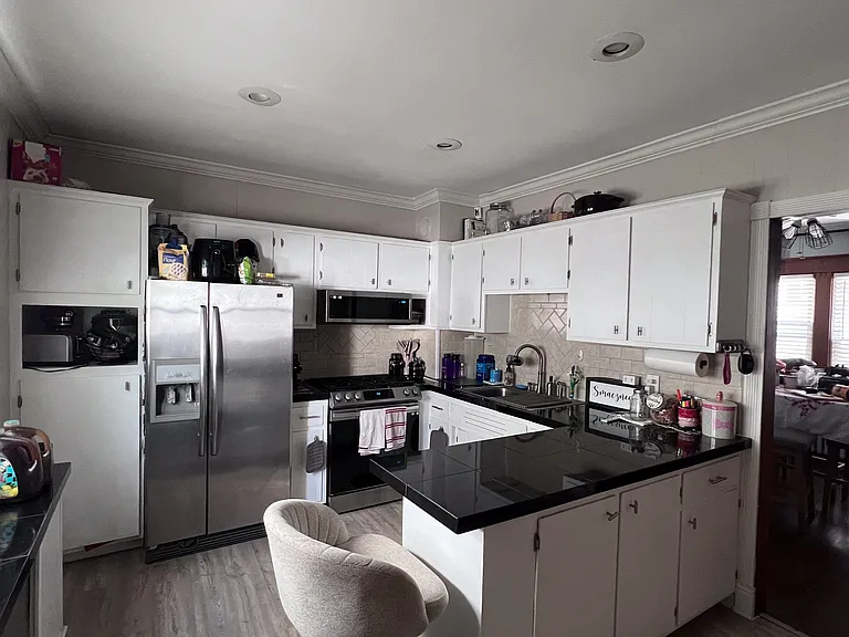 568 Linden Ave #1 — Photo 3