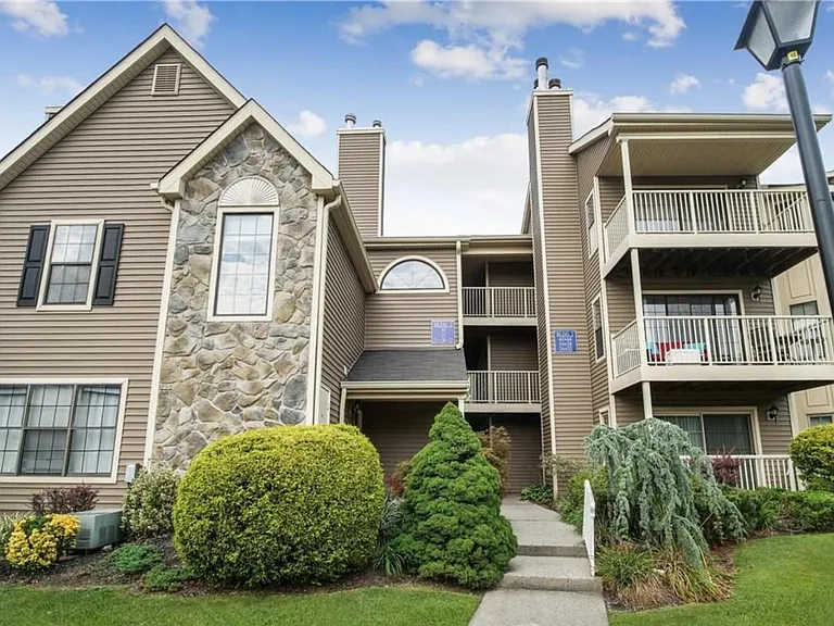 27 Lear Ct — Photo 2