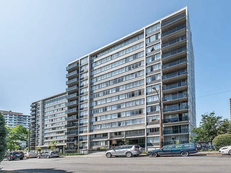 350 Douglas St — Photo 40
