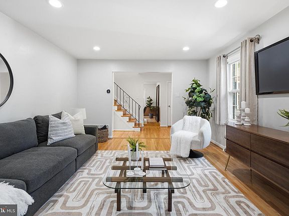 5th image of 305 Saint Andrews Dr