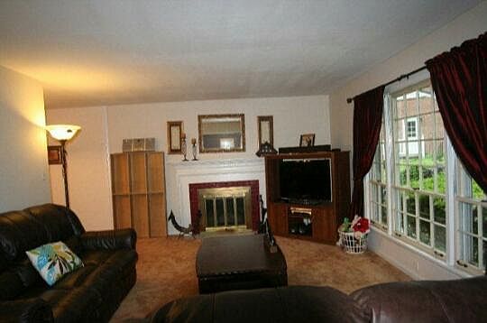 1st image of 103 Park Ct