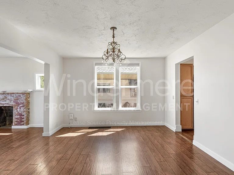 914 E Indiana Ave — Photo 11