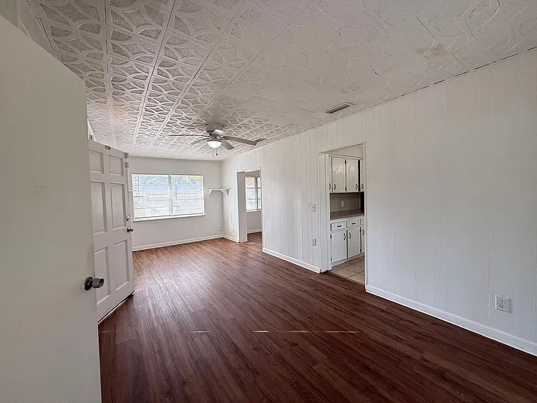 7609 Tacony Dr — Photo 8