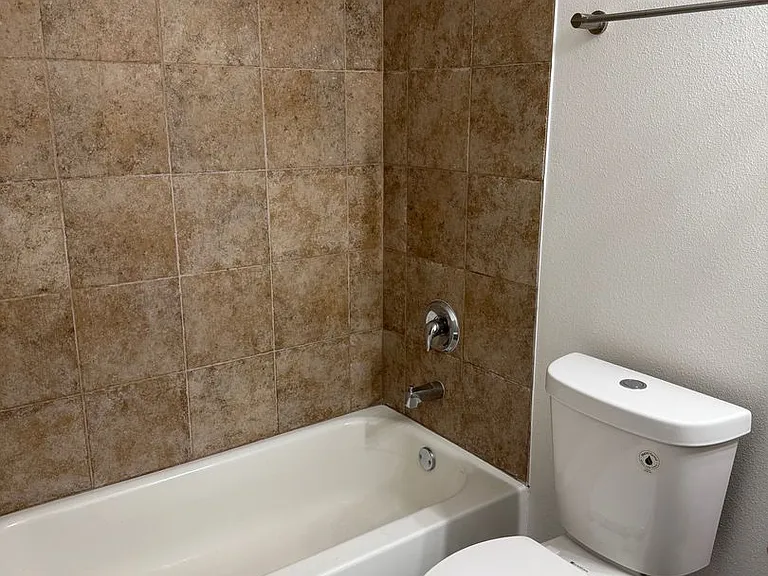 5630 Pershing Ave #13 — Photo 7