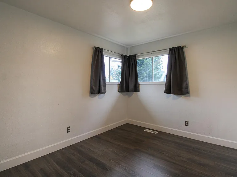1170 Clearview Ave NE — Photo 19