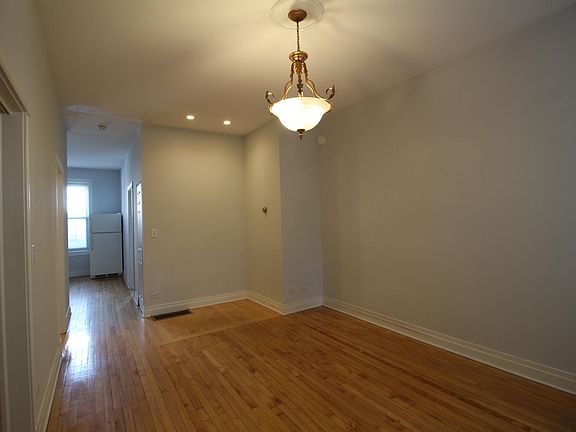 4th image of 2342 W Iowa St #1N