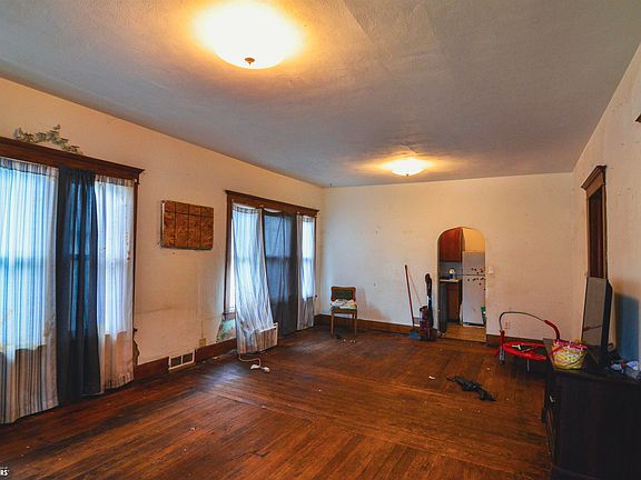 9th image of 103 S Marshall St