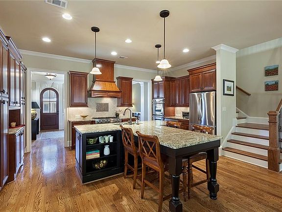 3rd image of 1922 Sadler Dr SE
