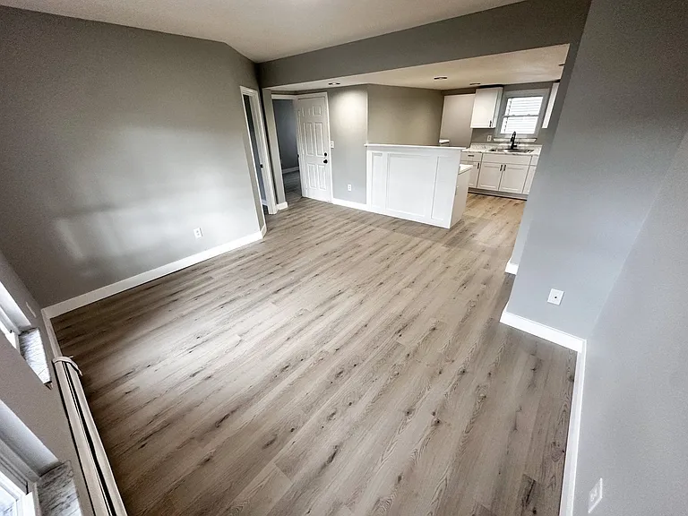 330 Lowell St #2R — Photo 7