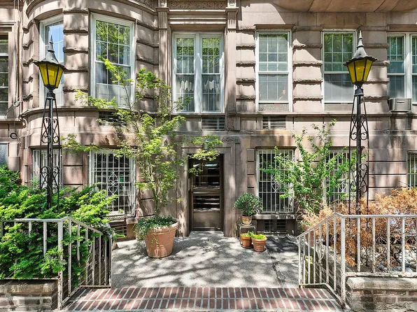 51 W 69th St, New York, NY 10023