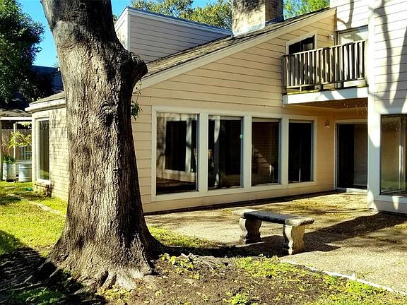 GIANT TREES SHADE YOUR IMPRESSIVE ENTRANCE DRIVEWAY