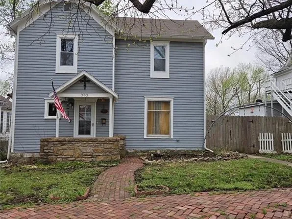 303 E Wea St, Paola, KS 66071