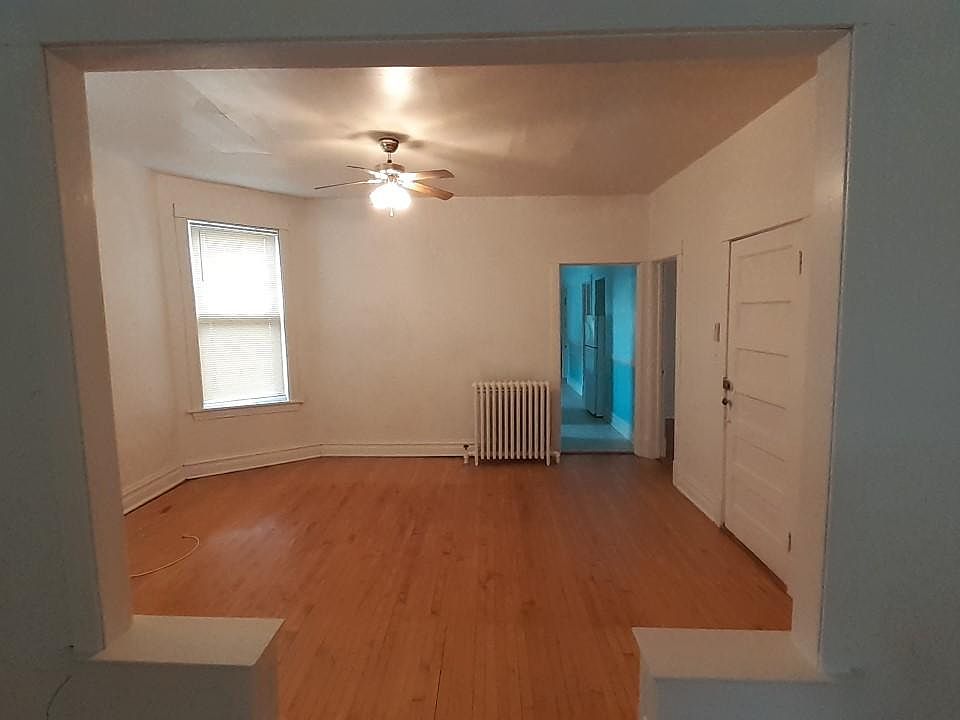 Diningroom with front entrance
