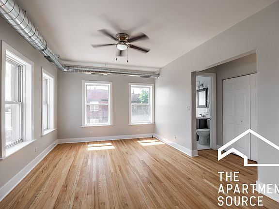 5th image of 2711 N Milwaukee Ave #313