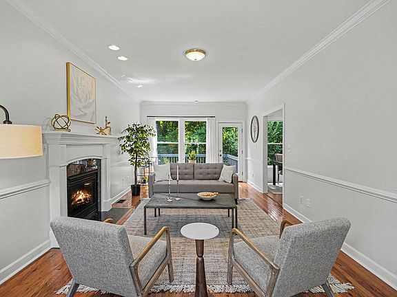 3rd image of 903 Baileymoor Ct