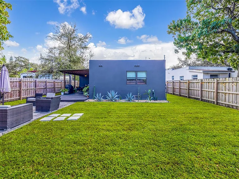 5612 NW 11th Ave — Photo 36