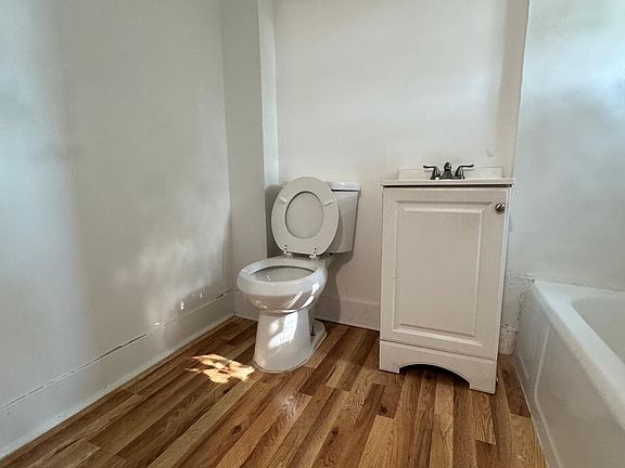 3rd image of 22 Lily St
