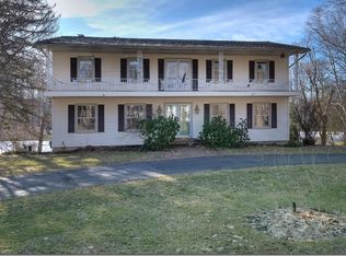 1133 Royal Oak Dr, Chagrin Falls, OH 44022