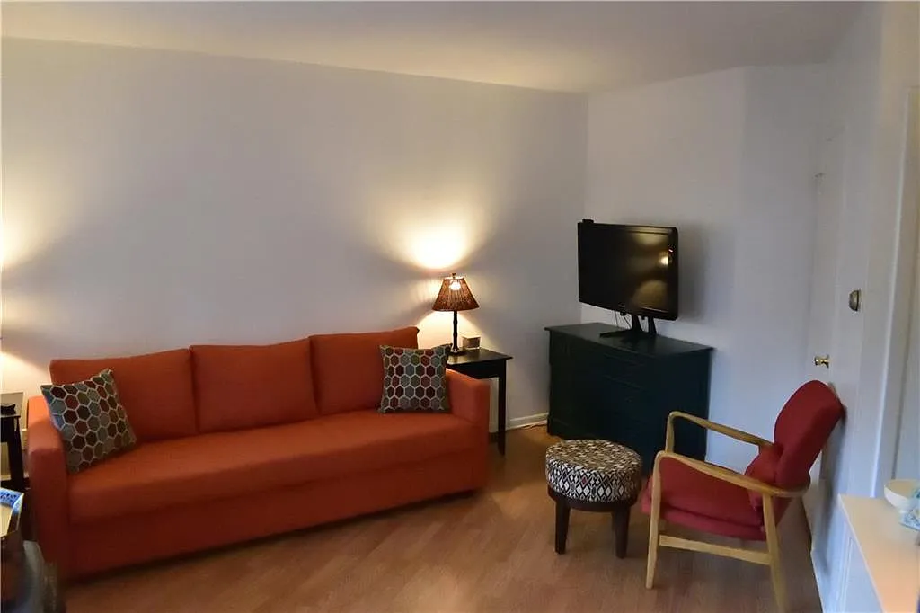 1 bed, 533 sqft, $1,300 — Photo 2