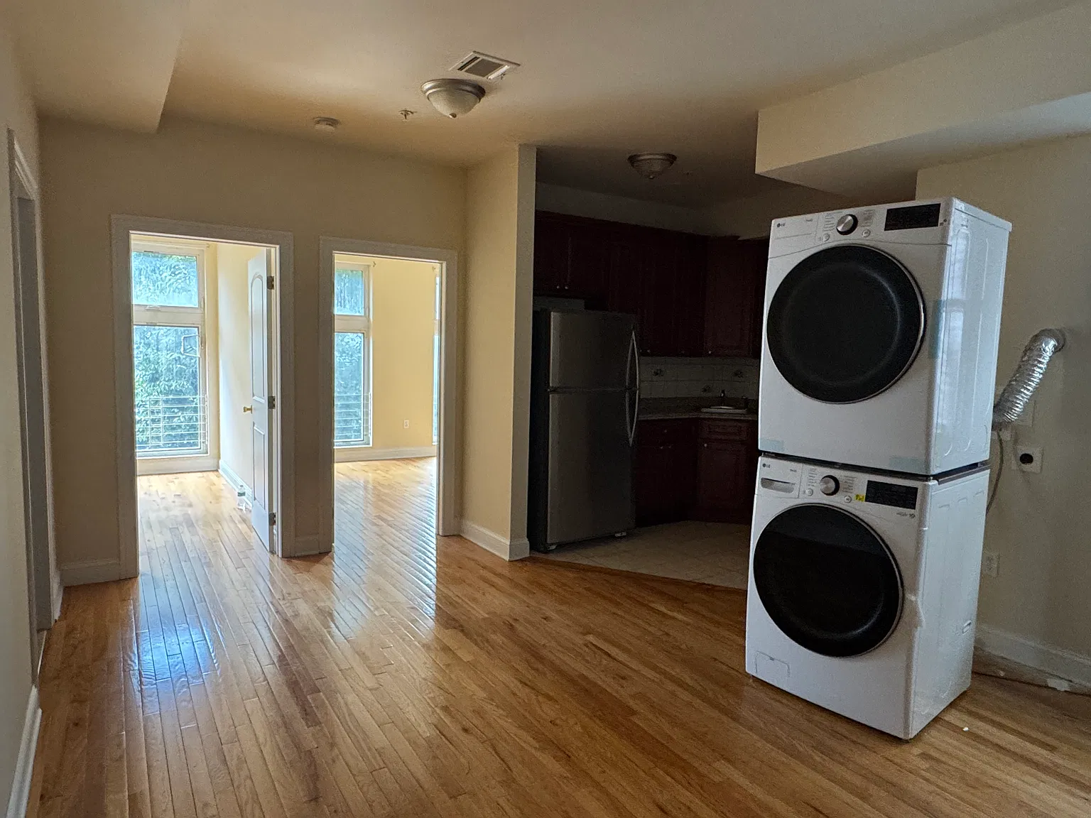 1 bed, 900 sqft, $1,400 — Photo 3