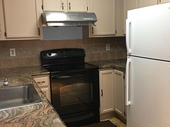 3rd image of 27525 Tyrrell Ave #B