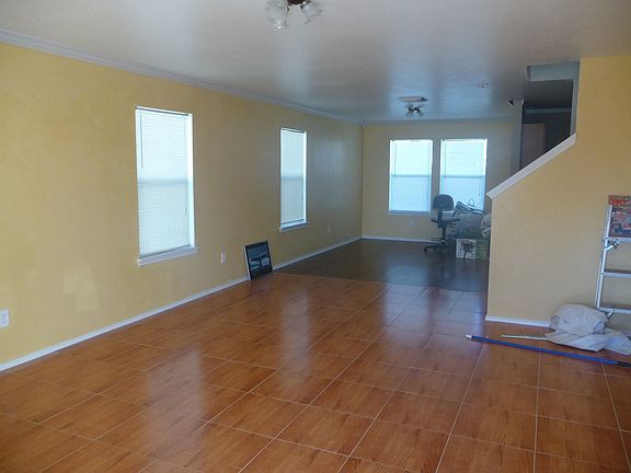 Living room/formal dinning