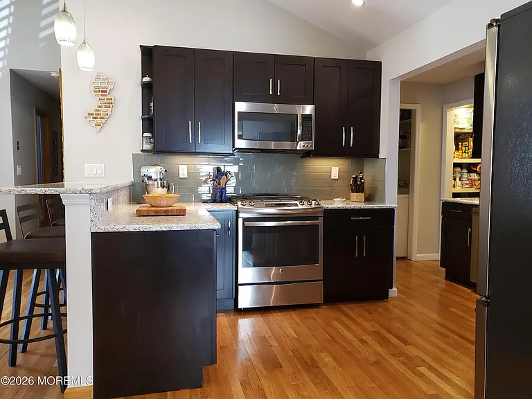 9 Winthrop Pl — Photo 4