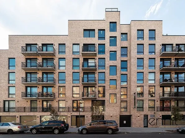 676 New York Avenue image 14 of 27