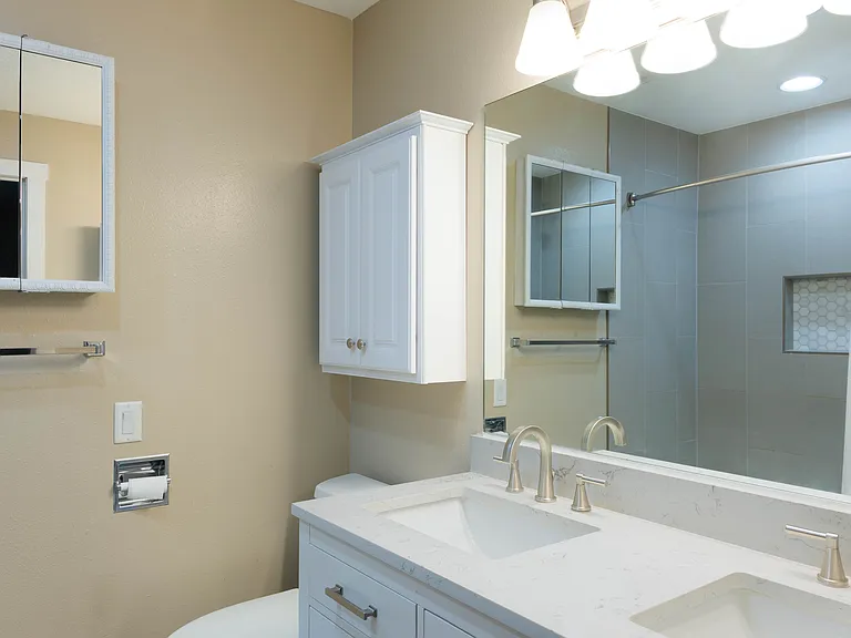 Bathroom #1 (Upstairs hallway)