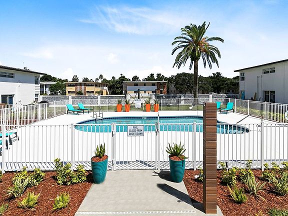 3rd image of 1031 Park Dr #7