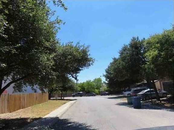 Exterior Neighborhood (street photo)