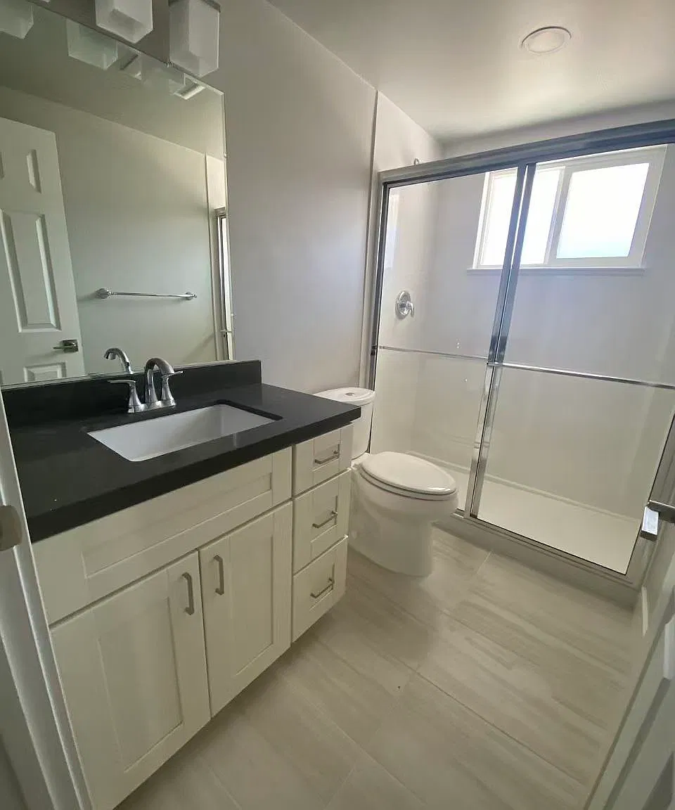 3 bed, 1000 sqft, $4,350 — Photo 4