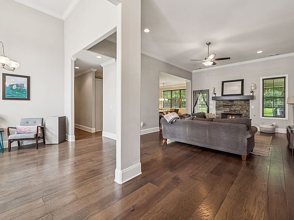 4th image of 414 W Archer Way