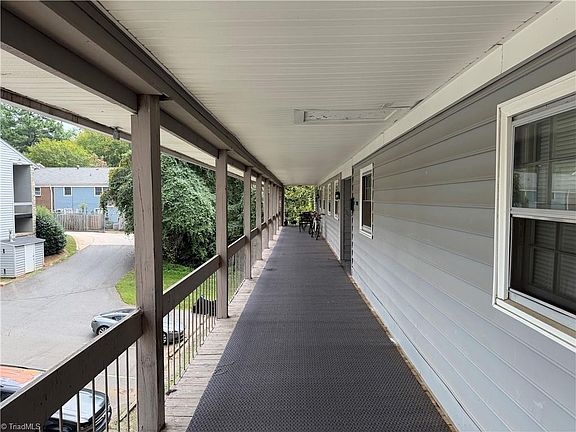 3rd image of 2958 Ramsgate Ct