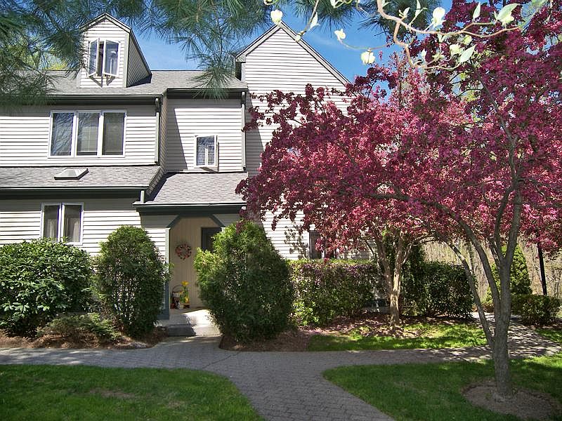 Elegant Townhome Living!