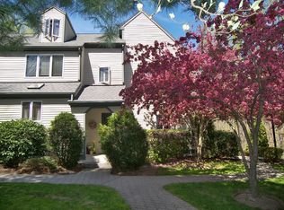 41 Ridgewood Ct, Shelton, CT 06484