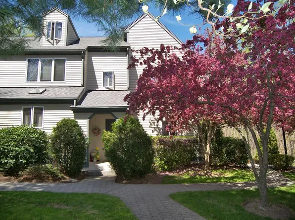 41 Ridgewood Ct, Shelton, CT 06484