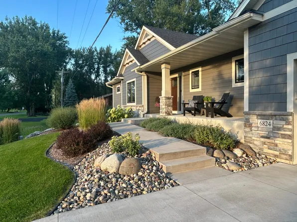 6824 E Shadow Lake Dr, Circle Pines, MN 55014
