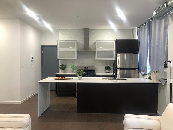 3rd image of 1235 N Franklin St #1A