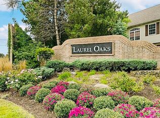 1340 Laurel Oaks Dr, Streamwood, IL