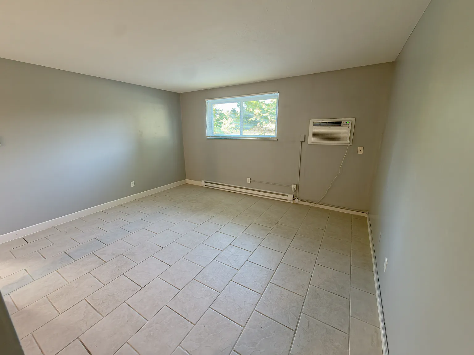2 bed, $999 — Photo 1
