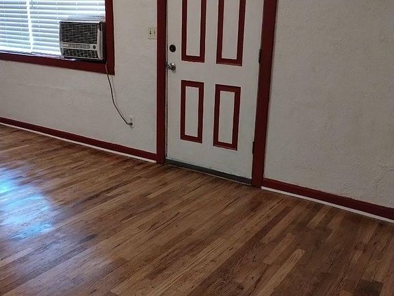 5th image of 610 W Buffalo St