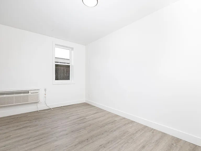 1252 Main St #1S — Photo 9