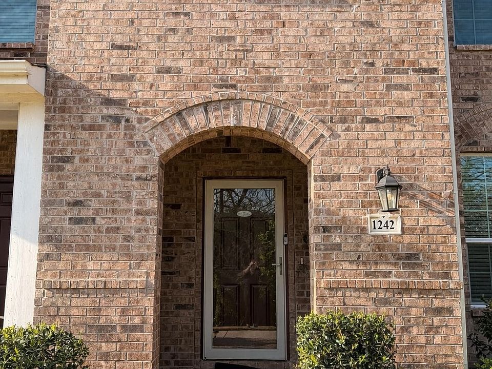 1st image of 1242 Alamo Dr