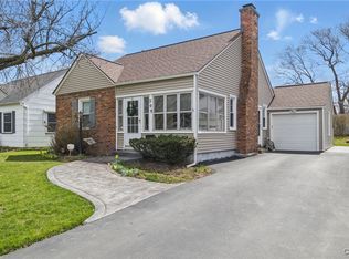209 Oaklawn Dr, Rochester, NY 14617