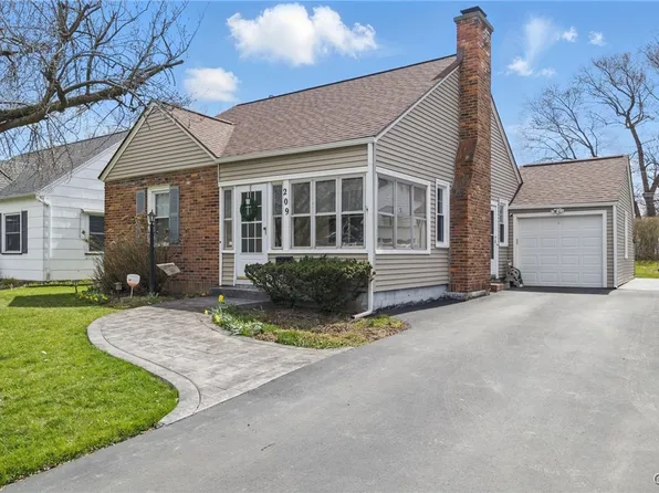209 Oaklawn Dr, Rochester, NY 14617