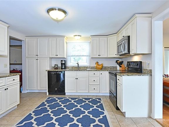 3rd image of 17 Melbourne Dr #2