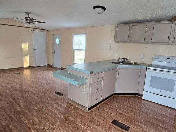 2nd image of 416 Country Rd #444-3