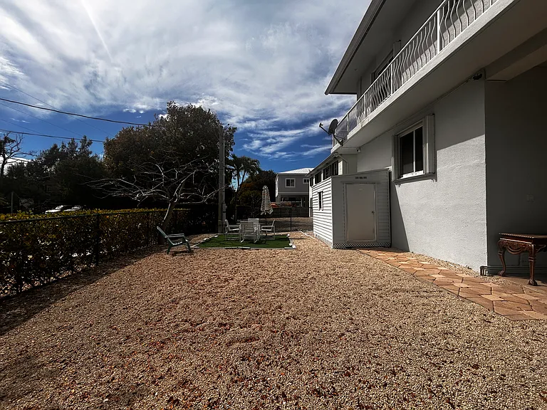 156 Marina Ave — Photo 31