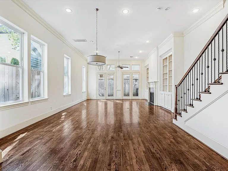 1407 Knox St — Photo 4